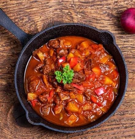 GOULASH KANT EN KLAAR